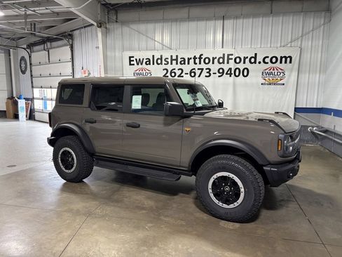 New 2025 Ford Bronco Badlands w/ Sasquatch Package image 2