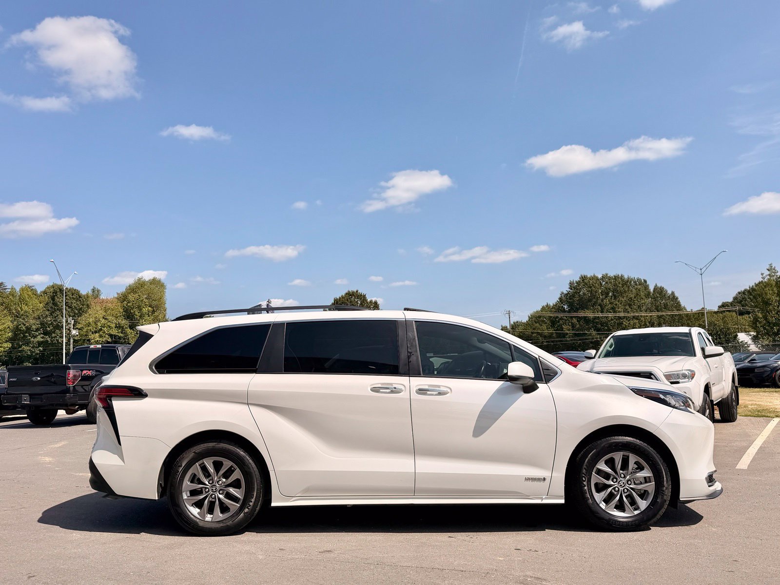 Used 2021 Toyota Sienna XLE FWD image 7