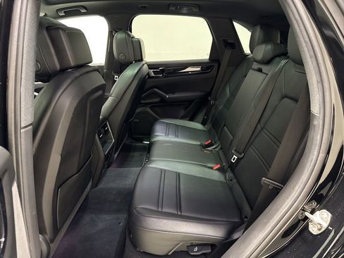 Used 2023 Porsche Cayenne w/ Premium Package image 29