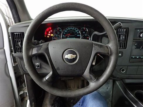 Used 2009 Chevrolet Express 1500 image 17