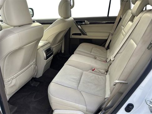 Used 2018 Lexus GX 460 image 17