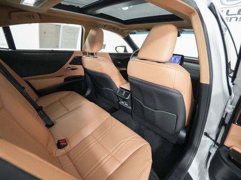 Certified 2025 Lexus ES 350 Ultra Luxury w/ Accessory Package (Z2) FWD image 18
