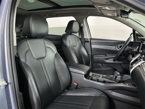 Certified 2022 Kia Sorento S w/ Panoramic Sunroof Package image 26