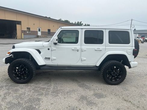 Used 2021 Jeep Wrangler Unlimited Sahara AWD/4WD image 6