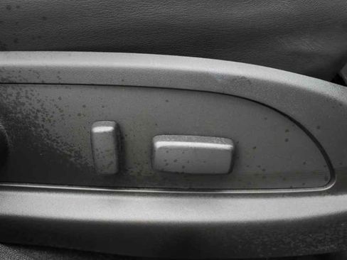 Used 2017 Chevrolet Traverse LT image 36