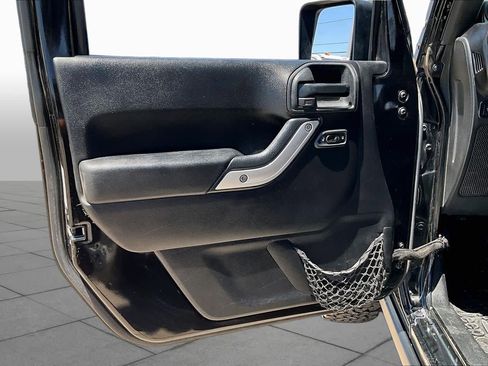 Used 2014 Jeep Wrangler Unlimited Rubicon w/ Connectivity Group AWD/4WD image 20