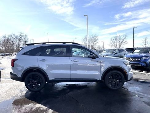 Used 2023 Kia Sorento S image 16