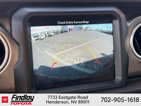 Used 2018 Jeep Wrangler Unlimited Rubicon w/ Dual Top Group AWD/4WD image 28