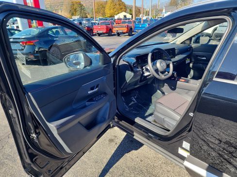 New 2026 Nissan Kicks SR w/ Cold Weather Package image 10