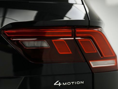 Used 2024 Volkswagen Tiguan Wolfsburg Edition image 17