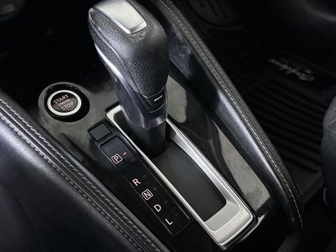 Used 2020 Nissan Kicks SR FWD image 16