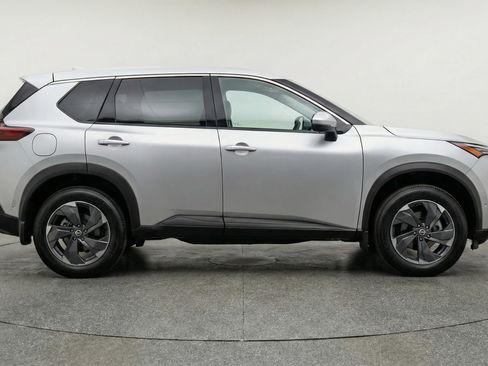 Used 2025 Nissan Rogue SV image 11