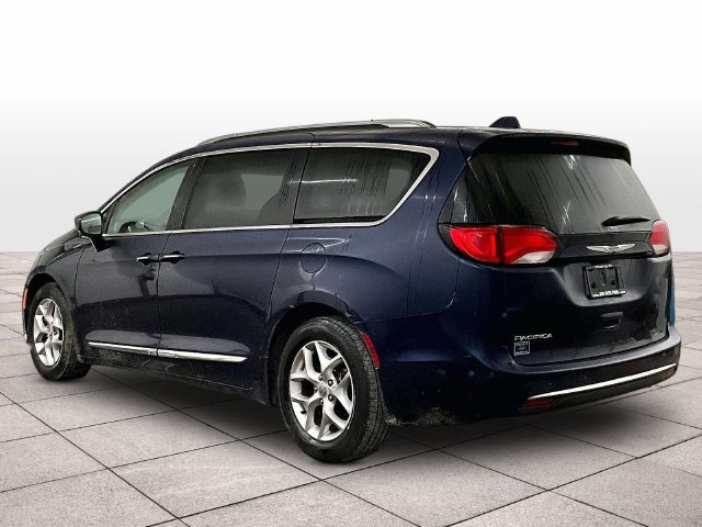 Used 2019 Chrysler Pacifica Touring-L Plus w/ Tire & Wheel Group FWD image 11