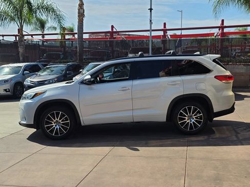 Used 2018 Toyota Highlander SE FWD image 9