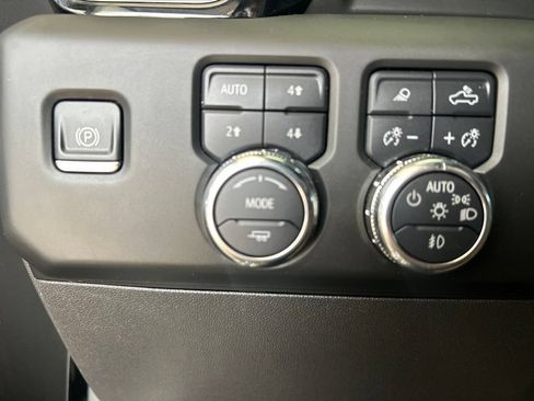 Used 2025 GMC Sierra 1500 AT4 w/ AT4 Premium Package AWD/4WD image 25