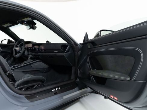Used 2025 Porsche 911 GT3 w/ Weissach Package image 28