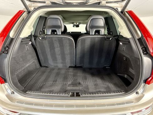 Certified 2025 Volvo XC90 B5 Core w/ Protection Package Premier AWD/4WD image 27