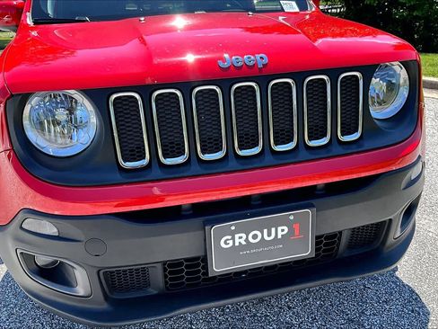Used 2018 Jeep Renegade Latitude w/ Cold Weather Group AWD/4WD image 29