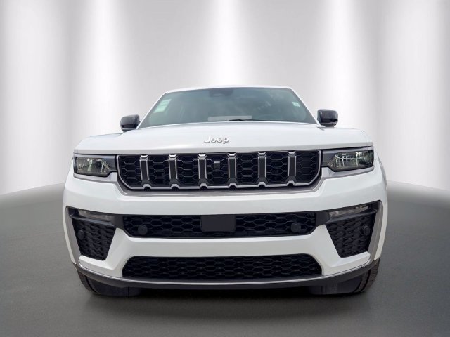 New 2026 Jeep Grand Cherokee Limited w/ Luxury Tech Group II RWD image 2