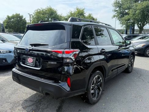 Used 2025 Subaru Forester Premium AWD/4WD image 5
