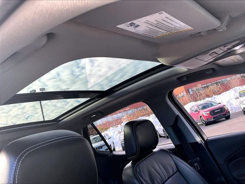 Used 2023 GMC Terrain SLT w/ Tech Package image 22