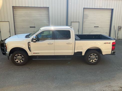 Used 2023 Ford F250 Lariat w/ Chrome Package image 8