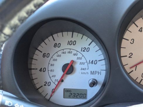 Used 2002 Toyota MR2 RWD image 16