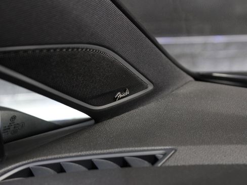 Used 2017 Volkswagen Golf R 4-Door image 39