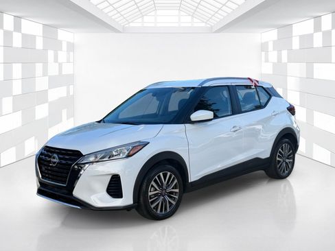 Used 2024 Nissan Kicks SV FWD image 3
