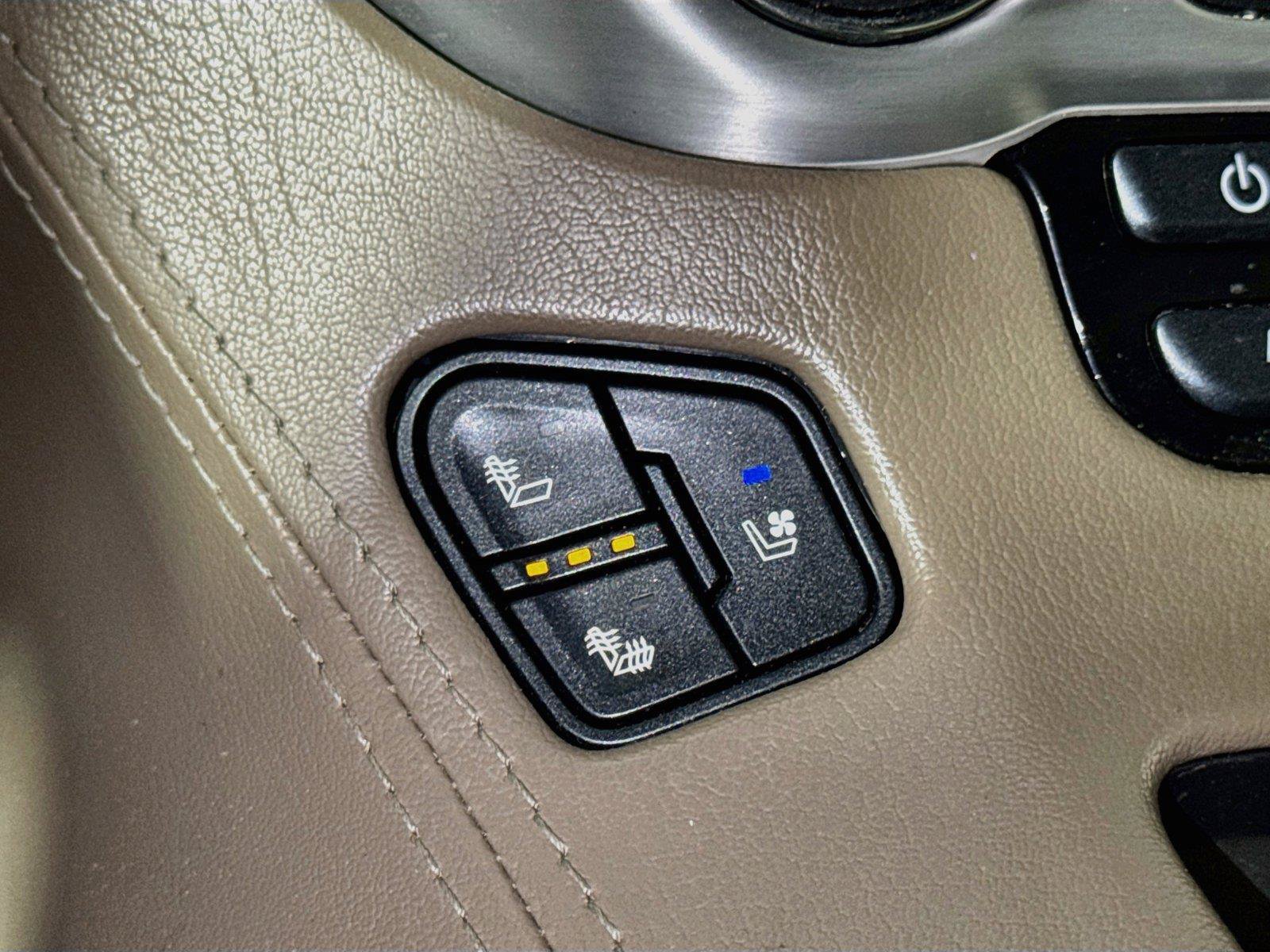 Used 2018 GMC Yukon SLT w/ Premium Edition AWD/4WD image 19
