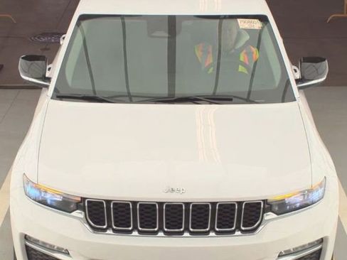 Used 2023 Jeep Grand Cherokee Limited AWD/4WD image 2