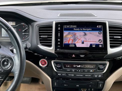 Used 2018 Honda Pilot Touring image 6
