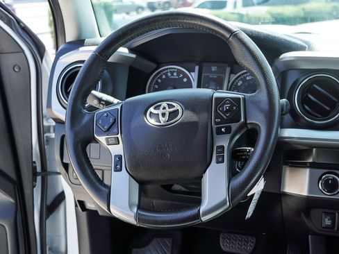 Certified 2022 Toyota Tacoma SR5 w/ Technology Package AWD/4WD image 31