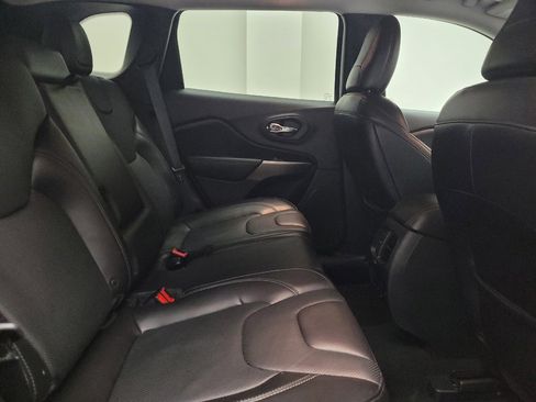 Used 2019 Jeep Cherokee Limited image 19