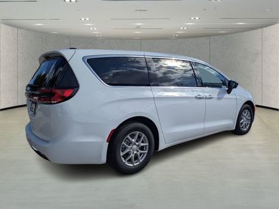 New 2026 Chrysler Pacifica Select