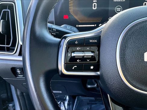 Used 2024 Kia Sorento S image 18