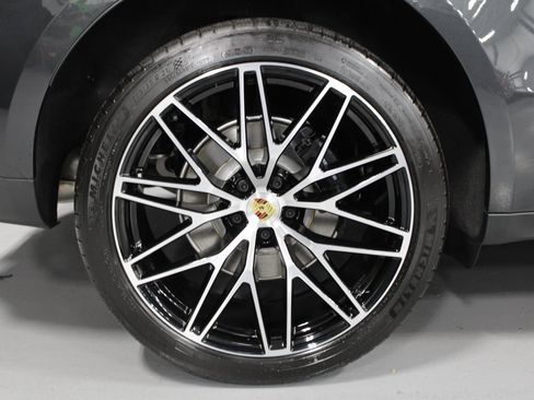 New 2026 Porsche Macan image 13