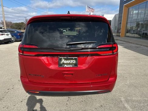 New 2026 Chrysler Pacifica Limited FWD image 7
