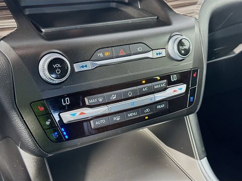 Used 2020 Ford Explorer Limited AWD/4WD image 16