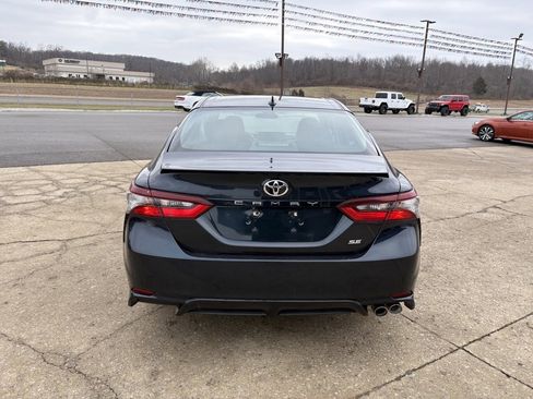 Used 2021 Toyota Camry SE image 4