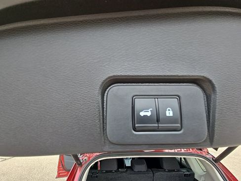 Used 2024 Nissan Rogue SV image 38