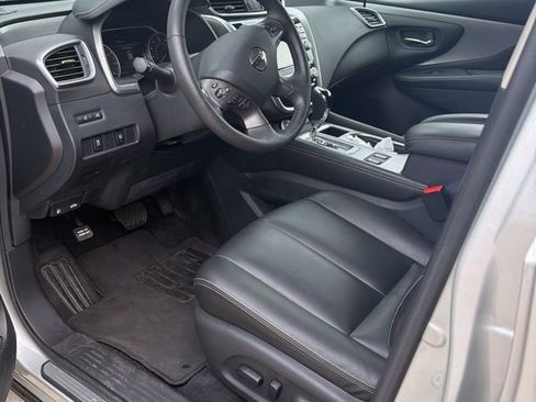 Used 2022 Nissan Murano SV FWD image 2