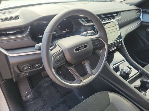 Certified 2025 Jeep Grand Cherokee Altitude RWD image 14