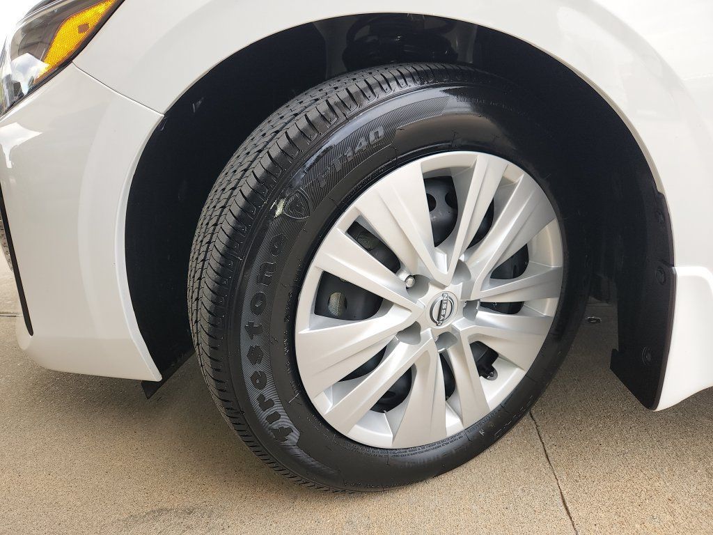 Certified 2025 Nissan Sentra S FWD image 31