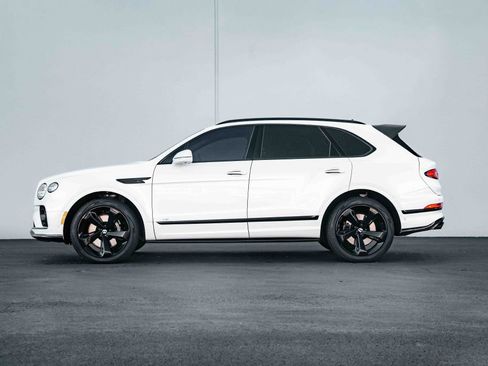 Used 2021 Bentley Bentayga image 18