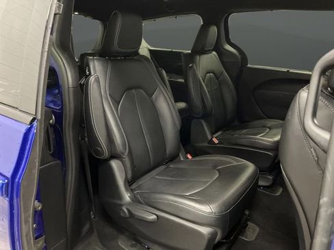 Used 2020 Chrysler Pacifica Touring-L w/ S Appearance Package image 32