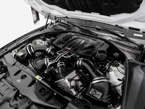 Used 2017 BMW M6 Coupe image 40