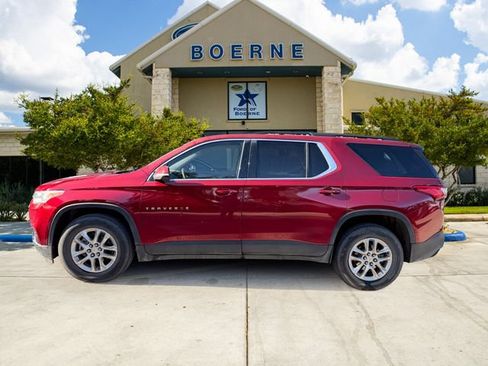 Used 2019 Chevrolet Traverse LT FWD image 2