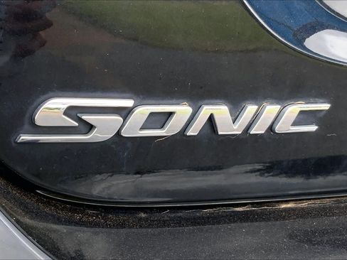 Used 2019 Chevrolet Sonic LT FWD image 30
