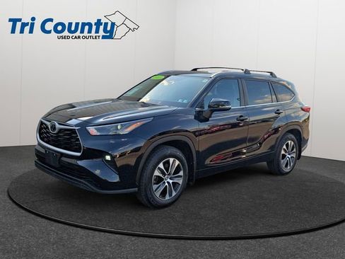 Used 2023 Toyota Highlander XLE AWD/4WD image 3
